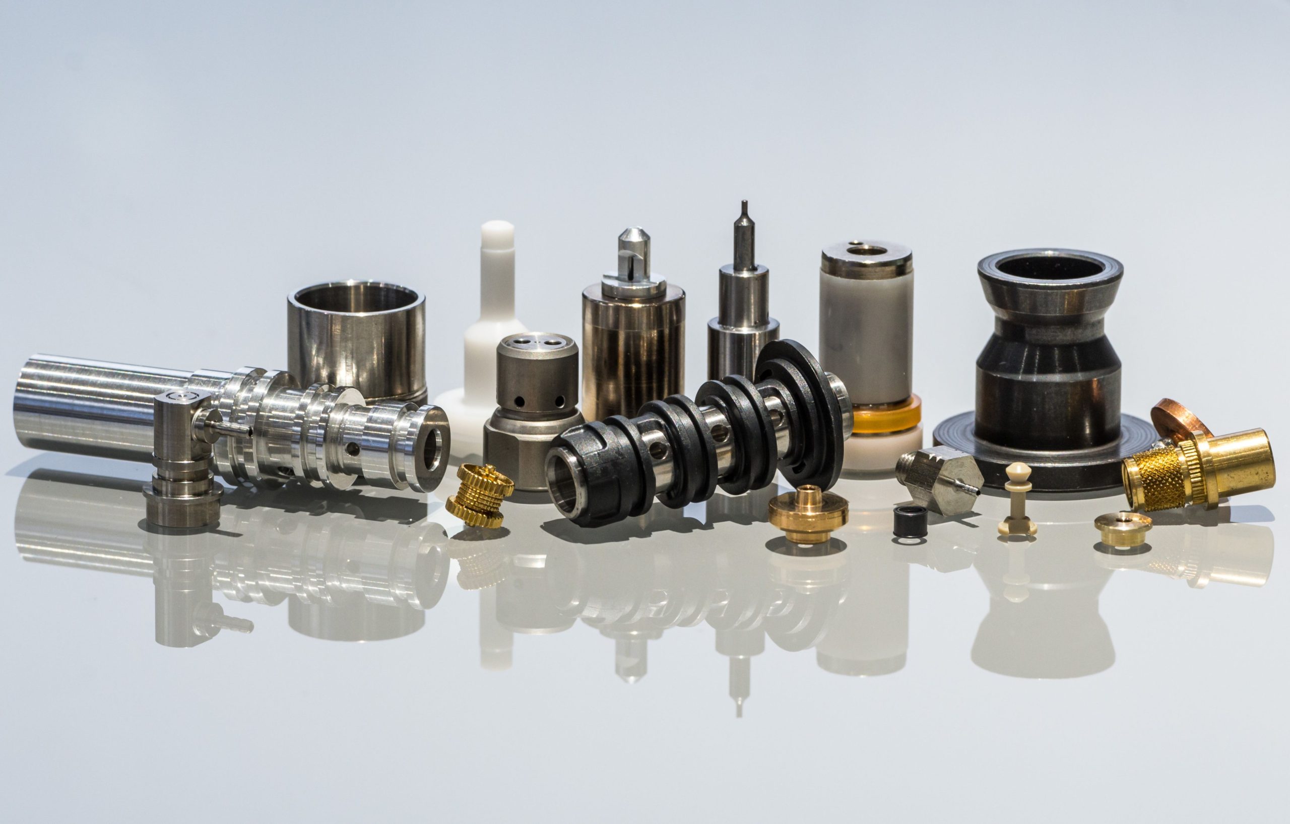 Panel pièces Machined parts in steel, stainless steel, plastic, silver, copper